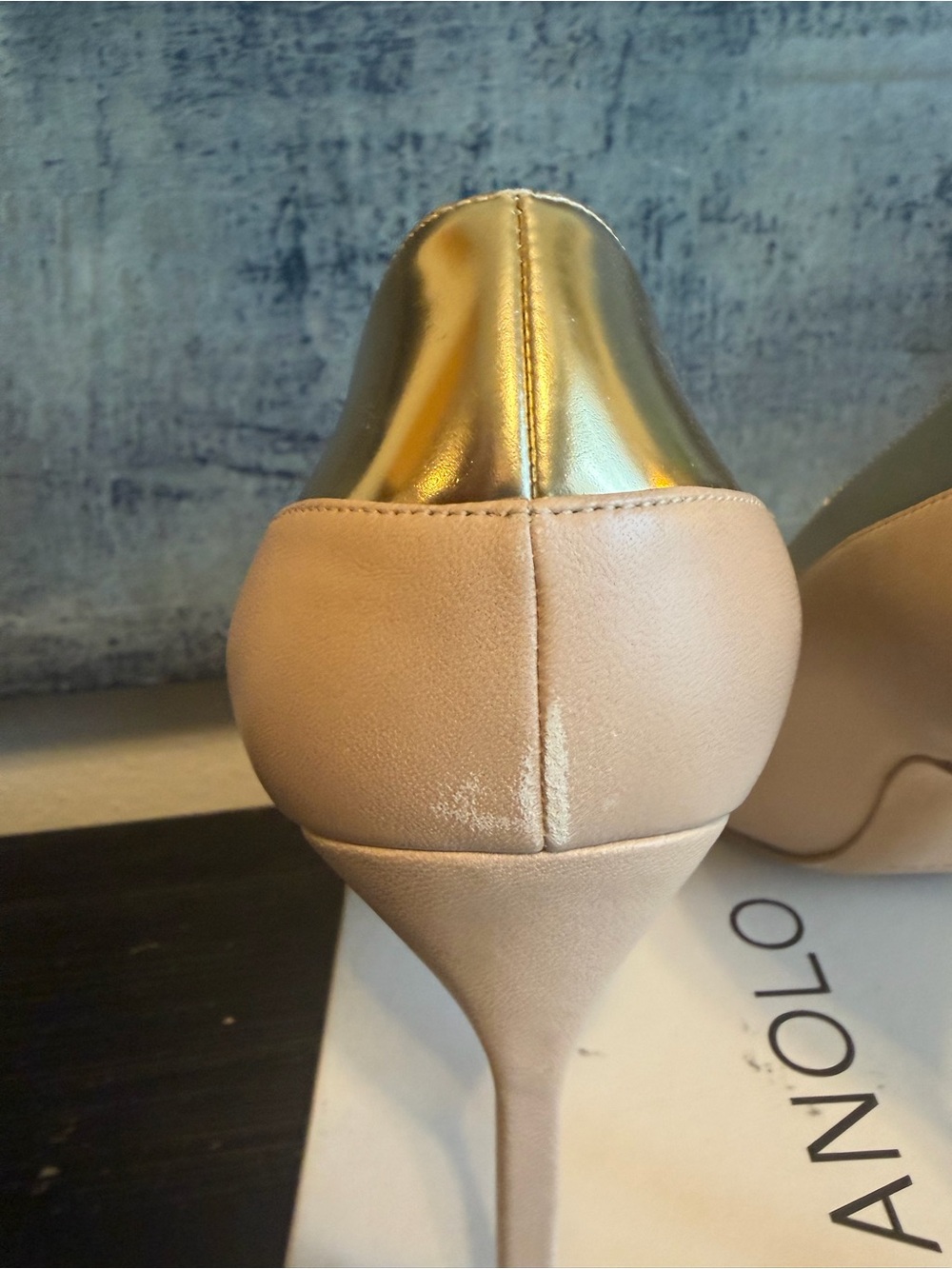 Manolo Blahnik Nude & Gold Pumps β Size 10 - Picture 11 of 16